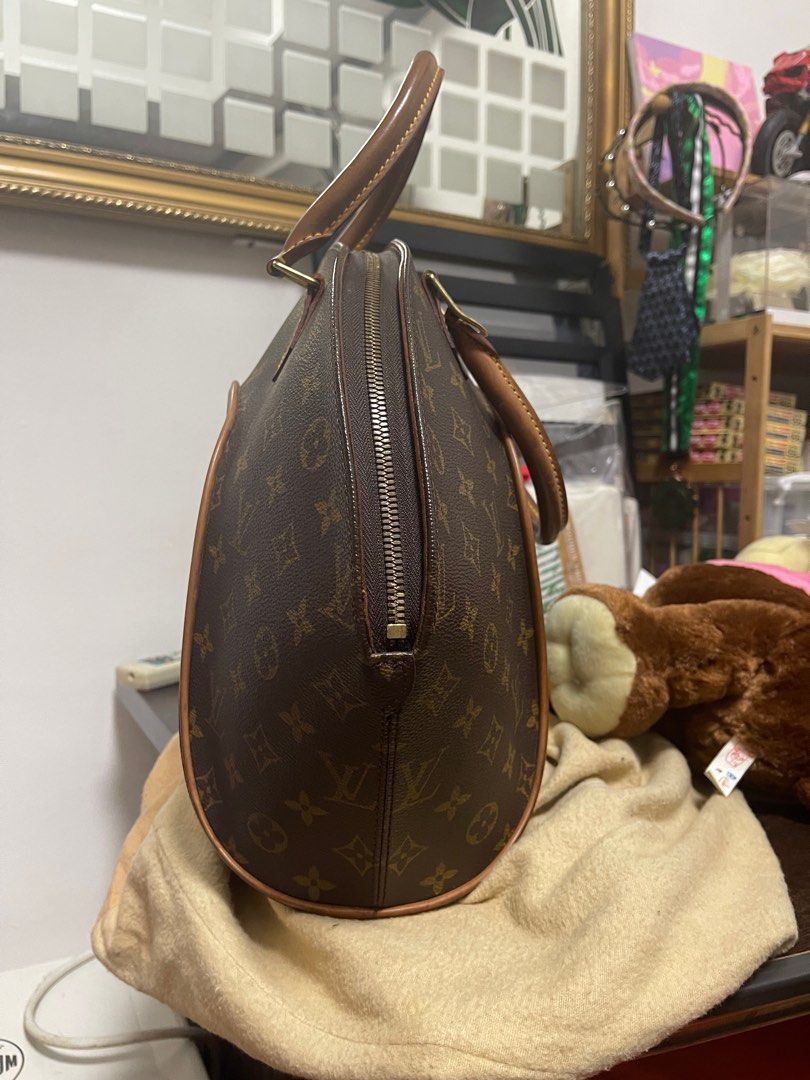 Ellipse MM (Category: Luxury Bags & Wallets) located in Caloocan City. Submitted by veryred (Listing ID 1367773150, Image 3). Description: Comes with dustbag and padlock with key. I didn’t wrap the handle for u to see natural patinas on handles .