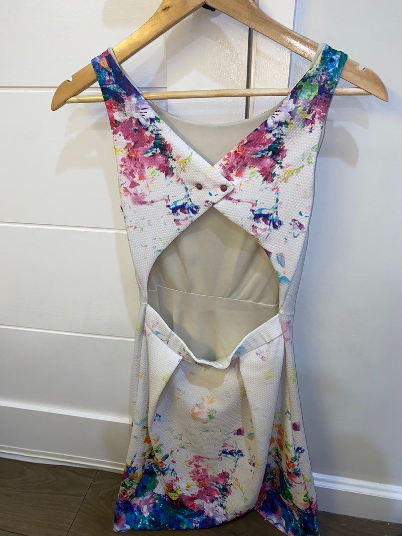 Floral Dress (Category: Dresses) located in Quezon City. Submitted by gurl_clutter (Listing ID 1367785297, Image 3). Description: FOR RENT ‼️‼️ casual backless dress for dinner or events, graduation. 📍cubao, qc.