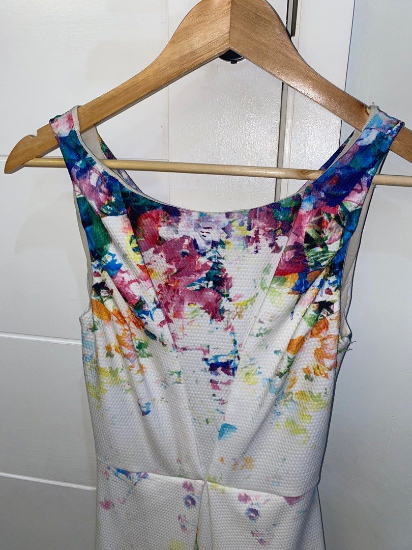 Floral Dress (Category: Dresses) located in Quezon City. Submitted by gurl_clutter (Listing ID 1367785297, Image 2). Description: FOR RENT ‼️‼️ casual backless dress for dinner or events, graduation. 📍cubao, qc.
