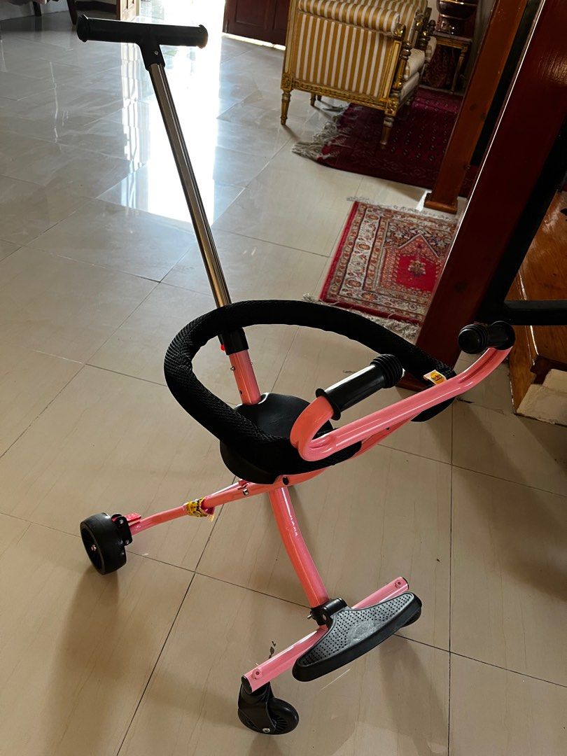 Foldable Stroller - Pink (Category: Strollers) located in Paranaque City. Submitted by elijahcalinisan.06 (Listing ID 1367694922, Image 1). Description: Only used it twice sa mall. Bought for 1k sa sm department store. .