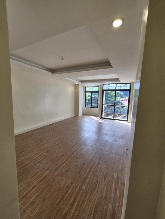 (Category: ) located in . Submitted by REMAXCapital (Listing ID 1367702596, Image 1). Description: .