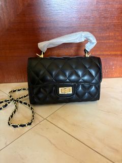 (Category: ) located in . Submitted by styleluvchic (Listing ID 1367707810, Image 1). Description: .