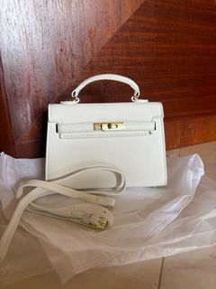 (Category: ) located in . Submitted by styleluvchic (Listing ID 1367704985, Image 1). Description: .