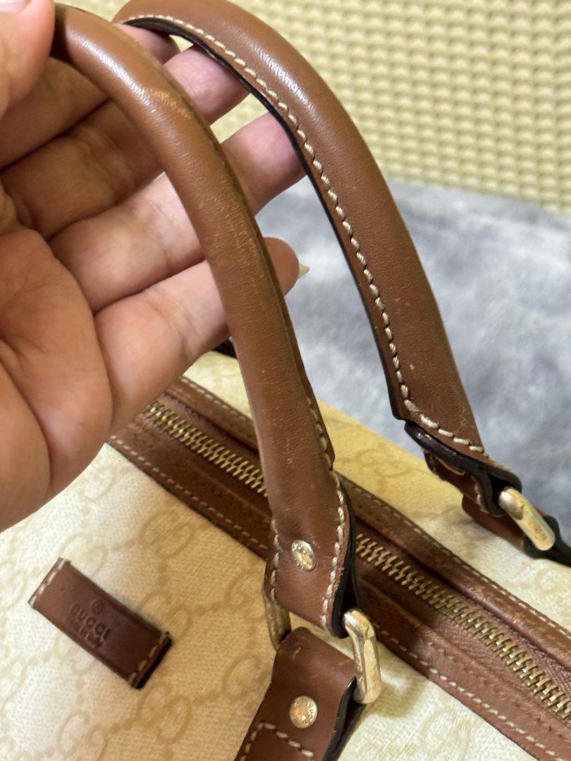 Gucci Boston Bag (Category: Luxury Bags & Wallets) located in Quezon City. Submitted by lemonsssss (Listing ID 1367763770, Image 2). Description: Authentic Gucci Boston Bag🤗 Money back guarantee Maganda pa siya ang pwede sa maselan Can provide more detailed photos upon request .