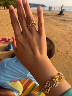 (Category: ) located in . Submitted by lovetoshops7 (Listing ID 1367704876, Image 1). Description: .