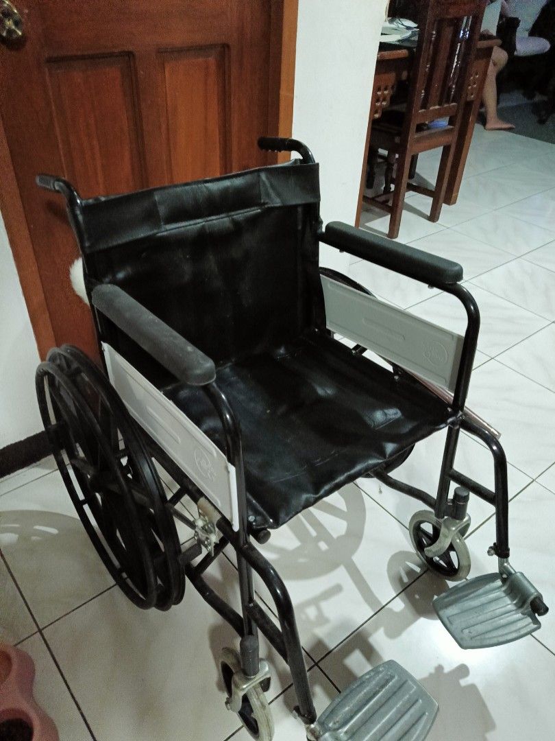 Heavy duty wheelchair (Category: Wheelchairs) located in San Pedro. Submitted by all_gooditems (Listing ID 1367762731, Image 1). Description: Need replacement wheel rubber available sa shoppee.