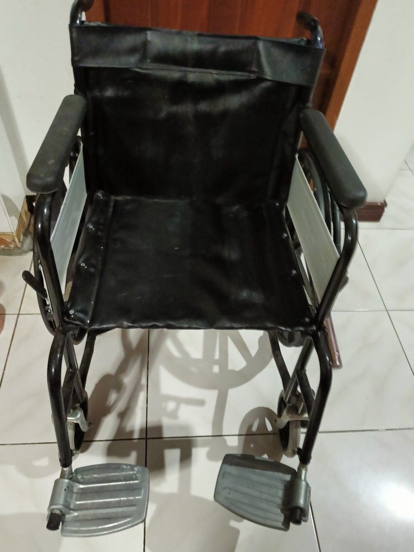 Heavy duty wheelchair (Category: Wheelchairs) located in San Pedro. Submitted by all_gooditems (Listing ID 1367762731, Image 2). Description: Need replacement wheel rubber available sa shoppee.