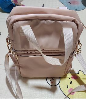 (Category: ) located in . Submitted by ange.declutters (Listing ID 1367780623, Image 1). Description: .