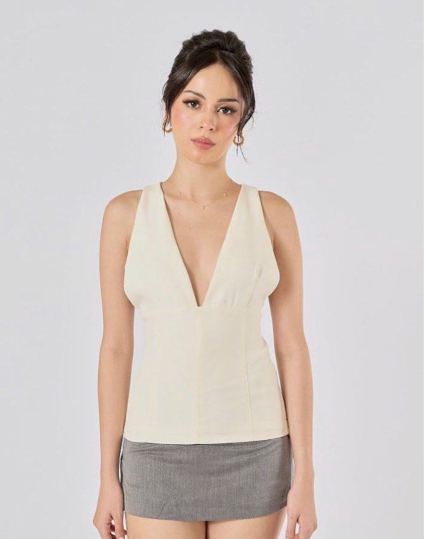 LOVEARA TOP (Category: Blouses) located in Marikina City. Submitted by declutterwcyz (Listing ID 1367715677, Image 1). Description: pls look at the pictures for condition never worn with issue rush need money rfs: too big size s-m.