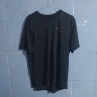 (Kategori: ) berada di . Dikirim oleh sneakersvibe (ID iklan 1367694426, Gambar 1). Deskripsi: .
