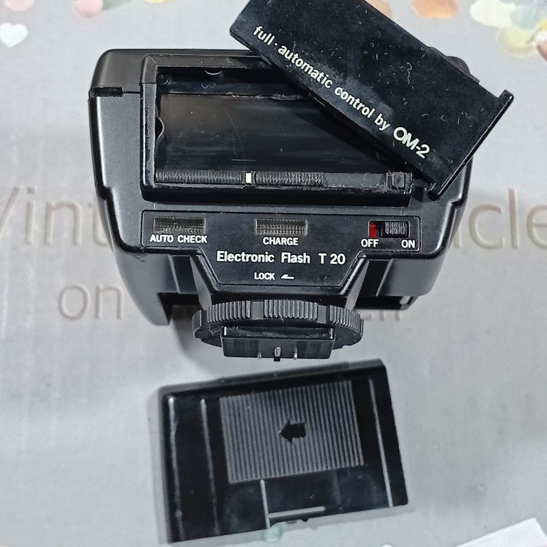 TESTED Olympus T-20 Flash for OM series (Category: Flashes) located in Paranaque City. Submitted by vintagepopsicle (Listing ID 1367829181, Image 2). Description: Rare collectible item for your olympus camera. Tested and fires ok with an OM1 and OM2 cameras. Comes with the flippable control for automatic options on an OM2 and manual/auto on the OM1 Excellent working and tested condition. Auto and Manual modes ok. Gcash then Lalamove.