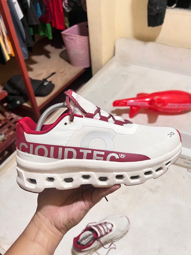 On Cloud (Category: Sneakers) located in Bulacan. Submitted by ZanePatrick (Listing ID 1367845188, Image 1). Description: No issue Excellent condition. UKAY SOURCE.