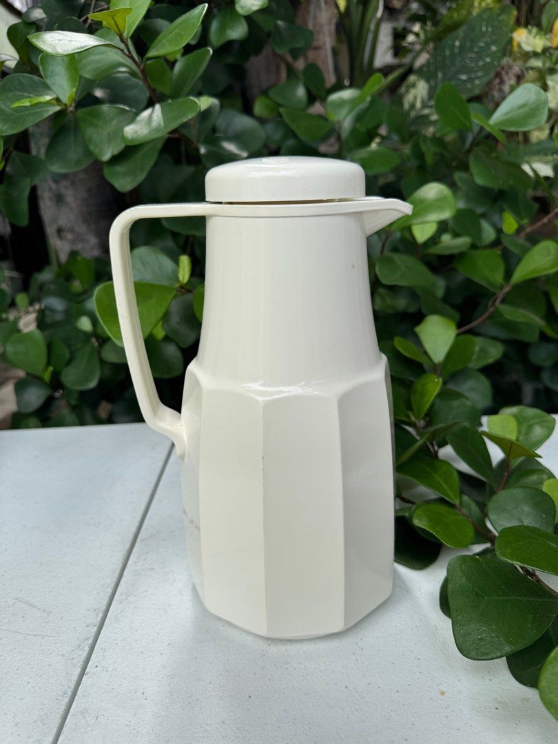 One piece helios vacuum flask (Category: Coffee & Tea Tableware) located in Davao. Submitted by parteawares2 (Listing ID 1367684562, Image 3). Description: One piece helios water vacuum flask for your hot water and cold water that can stand up to 12 hours , made in Germany .