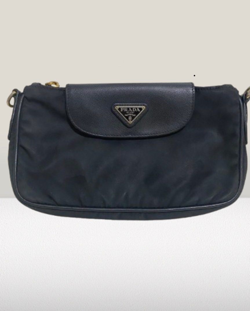 Prada chain sling (Category: Luxury Bags & Wallets) located in Santa Ana. Submitted by astonandariana (Listing ID 1367858559, Image 1). Description: .