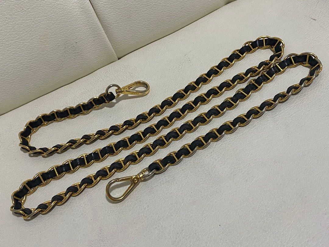 Prada chain sling (Category: Luxury Bags & Wallets) located in Santa Ana. Submitted by astonandariana (Listing ID 1367858559, Image 2). Description: .