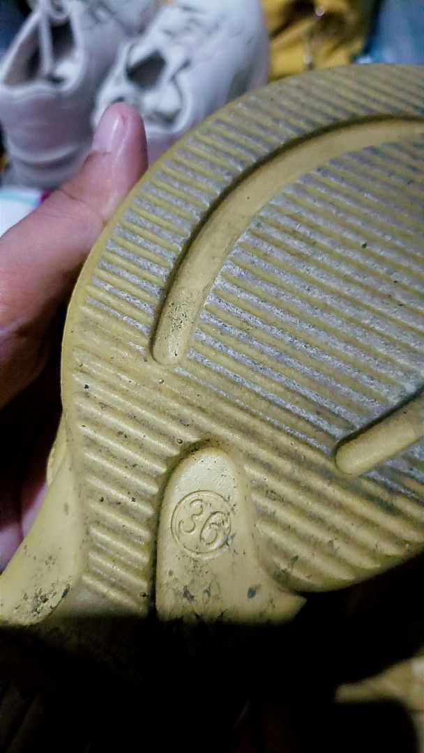 Pre-loved sandals (Category: Flats & Sandals) located in Pasay City. Submitted by declutterwifmeee (Listing ID 1367776512, Image 3). Description: My mom only used these on a few special occasions, size 36. no issues as well, just needs cleaning. check actual pics. 200 nalang po.