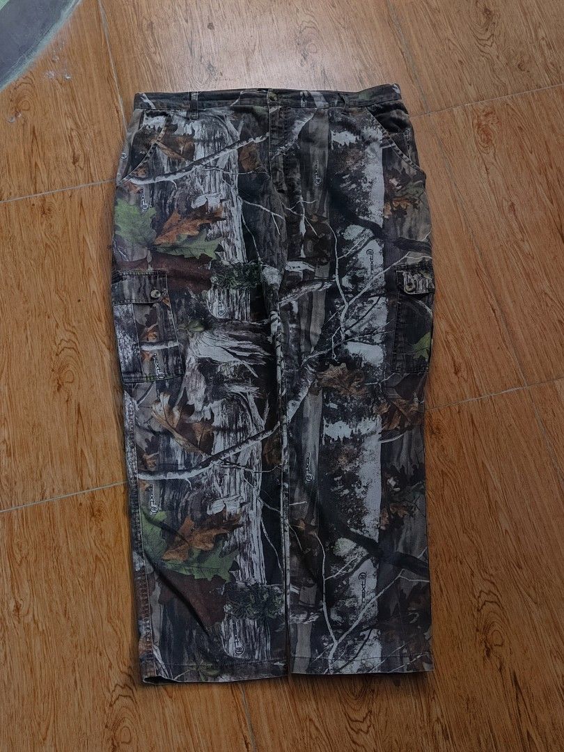 Realtree cargo pants (Category: Jeans) located in General Trias. Submitted by dot1thift (Listing ID 1367756206, Image 1). Description: Nextcamo Realtree cargo pants waist 40-42 length 41-42 leg opening 10-10.5 condition: 9.5/10 color condition: 9/10 issue: missing adjustable waist link, repaired pocket..
