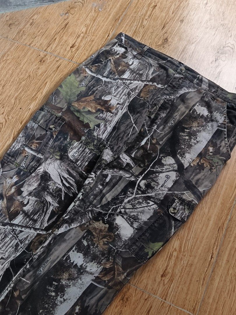 Realtree cargo pants (Category: Jeans) located in General Trias. Submitted by dot1thift (Listing ID 1367756206, Image 3). Description: Nextcamo Realtree cargo pants waist 40-42 length 41-42 leg opening 10-10.5 condition: 9.5/10 color condition: 9/10 issue: missing adjustable waist link, repaired pocket..