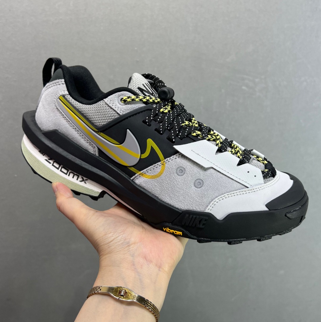 Sacai x NIKE ZegamaDome SP ”Matte Silver Tour Yellow