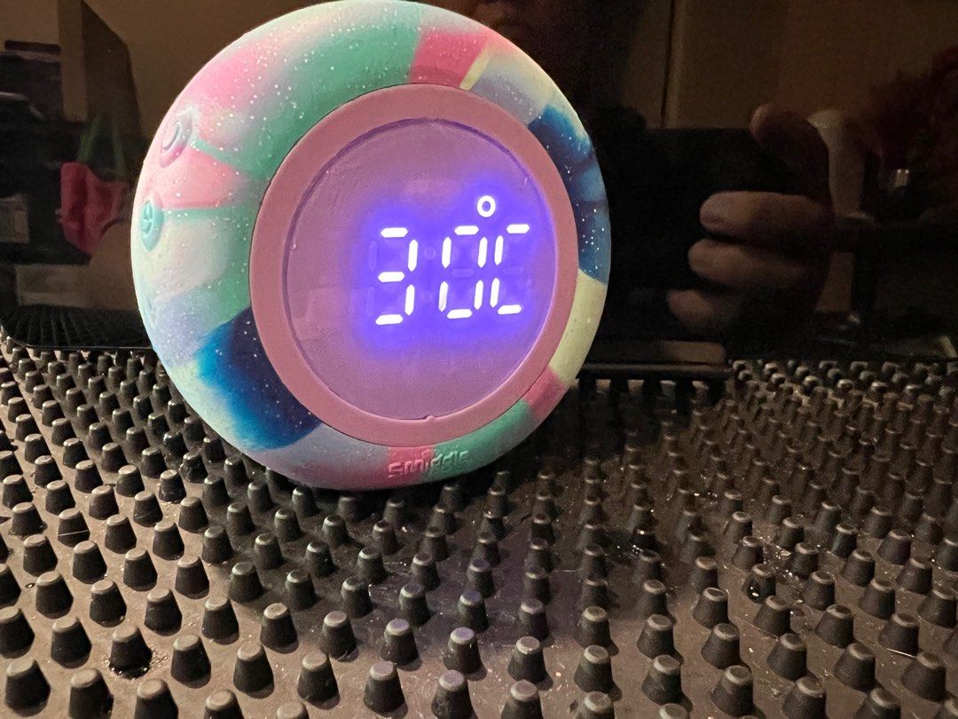 Smiggle desk clock Temperature/clock/date & alarm (Category: Clocks) located in Makati City. Submitted by affordableeleganceemporium (Listing ID 1367861433, Image 3). Description: Decorate a bedside table or homework desk with our awesome Round About Clock! Features an alarm, countdown, temperature and digital calendar display to help kickstart the day, the right way. Plus, a totally fun, space dye design! LED screen 12&24 display Alarm clock Cou