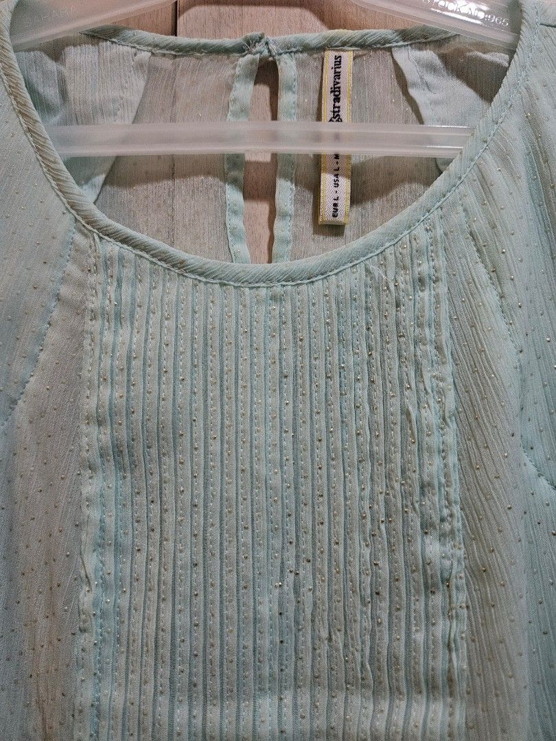 Stradivarius Sleeveless Sheer Polka Dot Top (Category: Sleeveless) located in Quezon City. Submitted by sunrise.declutter (Listing ID 1367788995, Image 3). Description: Rfs: decluttering.