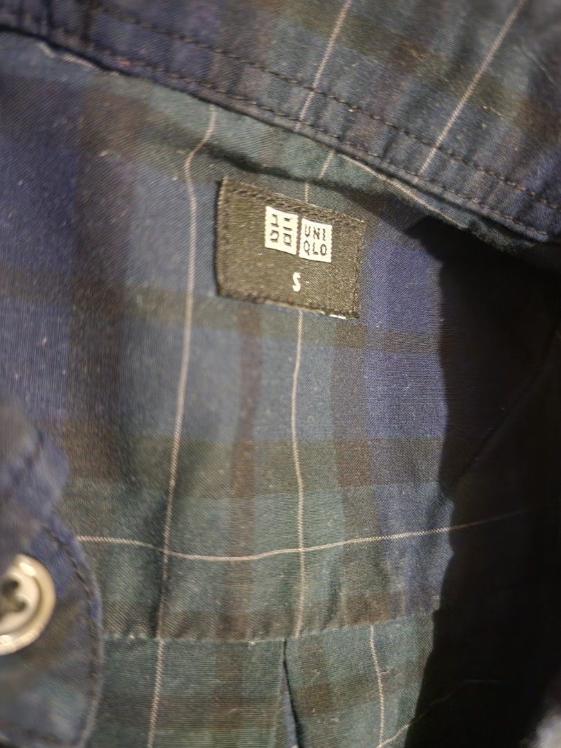 Uniqlo long sleeve shirt (Category: Tshirts & Polo Shirts ) located in Quezon City. Submitted by joe_declutters (Listing ID 1367810941, Image 2). Description: Uniqlo long sleeve shirt Small Used.