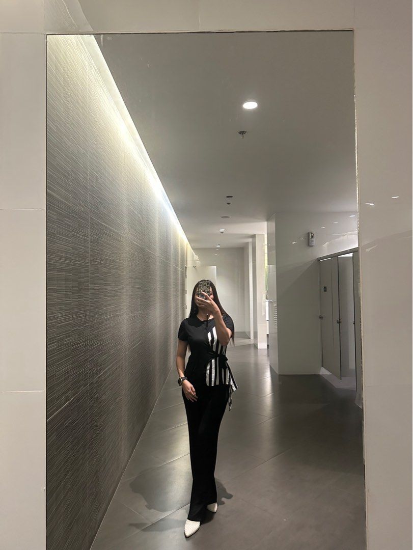 Unique Blouse / Top (Category: Blouses) located in Mandaluyong City. Submitted by createyourtrend (Listing ID 1367713552, Image 1). Description: Small Loc: Mandaluyong.