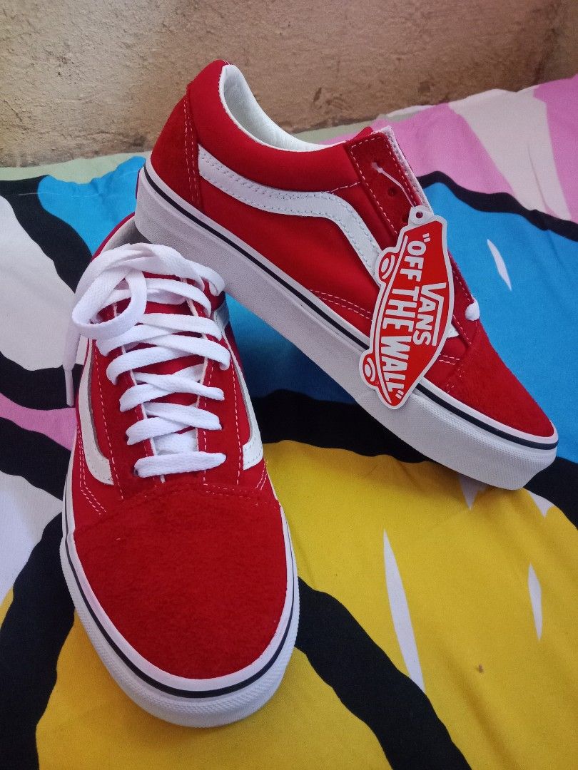 VANS Old Skool 'RED' (Category: Sneakers) located in Santa Maria. Submitted by avvvs (Listing ID 1367687773, Image 1). Description: with tag but no box.