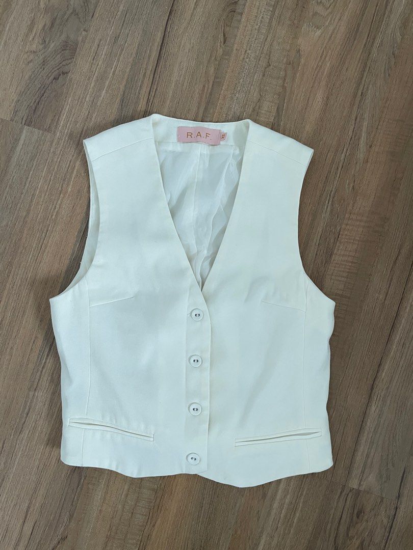 Waistcoat (RAF Manila) (Category: Sleeveless) located in Makati City. Submitted by oatchata (Listing ID 1367729057, Image 2). Description: - Size XS - Bought for 2,599 - No flaws/ stains - Can be worn multiple ways (as seen in photos) - RFS : decluttering.