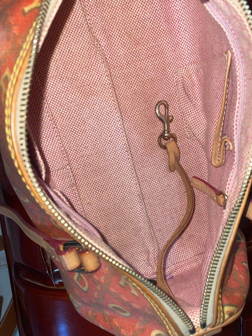 Vintage dooney & bourke barrel bag y2k (Category: Luxury Bags & Wallets) located in Manila. Submitted by seductivelove_xo (Listing ID 1367763151, Image 3). Description: Vintage dooney & bourke barrel bag y2k coded.