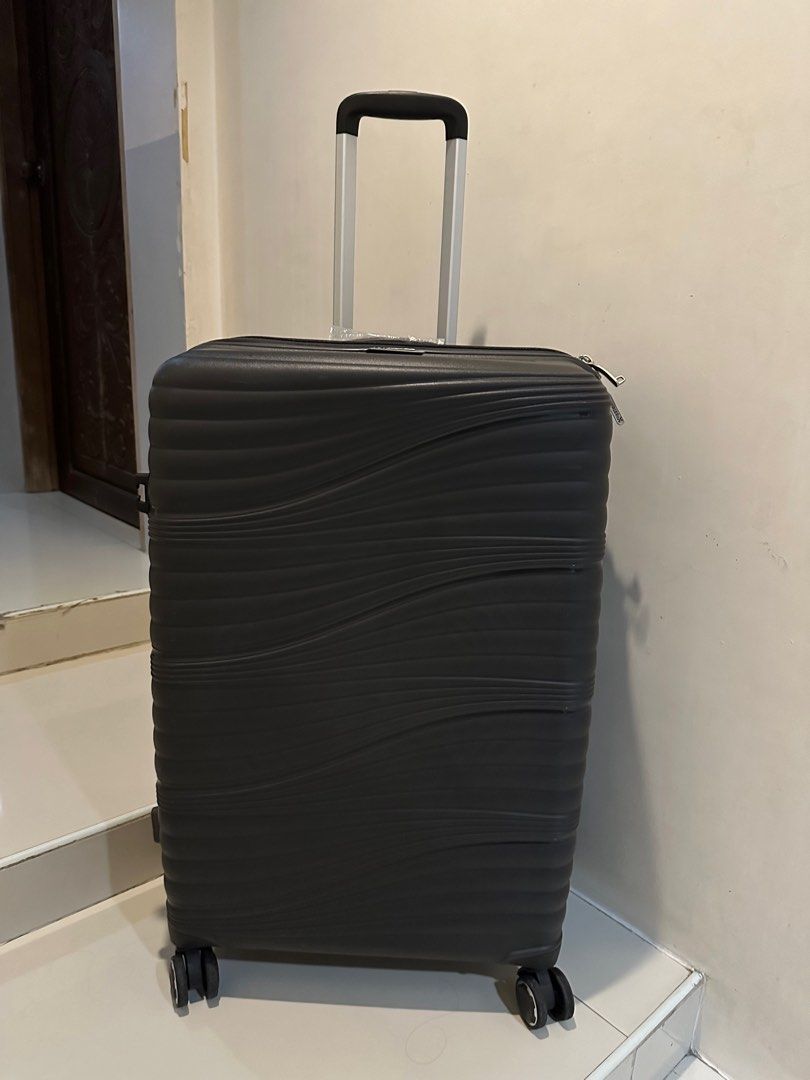 Voyager hard case luggage DARK GRAY (Category: Luggage) located in Valenzuela. Submitted by kaelstoypalace (Listing ID 1367807230, Image 2). Description: 29 inches height from the wheels 17 inches width TSA lock.