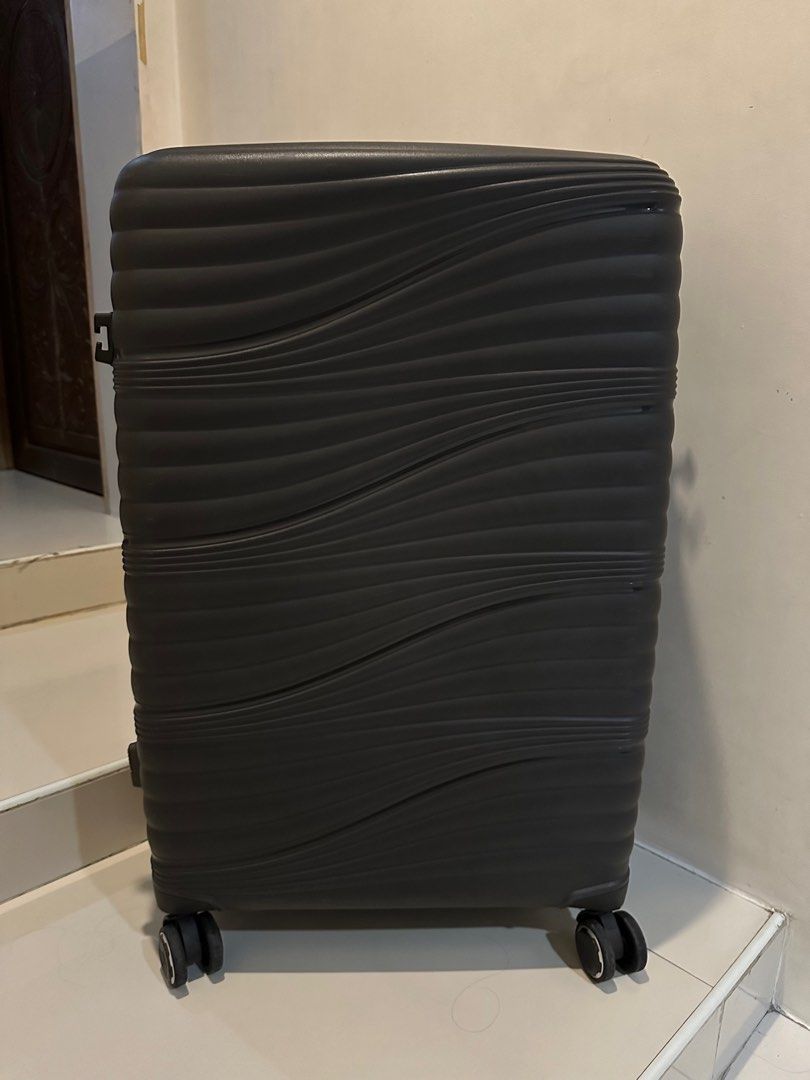 Voyager hard case luggage DARK GRAY (Category: Luggage) located in Valenzuela. Submitted by kaelstoypalace (Listing ID 1367807230, Image 1). Description: 29 inches height from the wheels 17 inches width TSA lock.