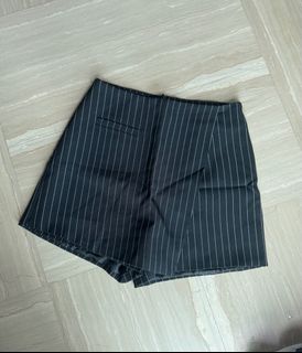 (Category: ) located in . Submitted by clotheswarex (Listing ID 1367953324, Image 1). Description: .