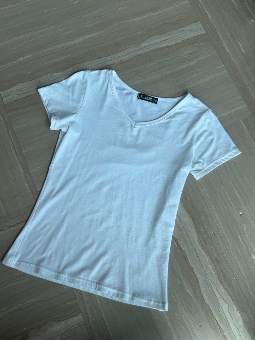 (4 for $10) Basic White Top (Category: Shirts) located in Singapore. Submitted by clotheswarex (Listing ID 1367955513, Image 1). Description: Clearing out wardrobe! 4 for $10 - refer to profile for more info Most of these clothes are barely worn.