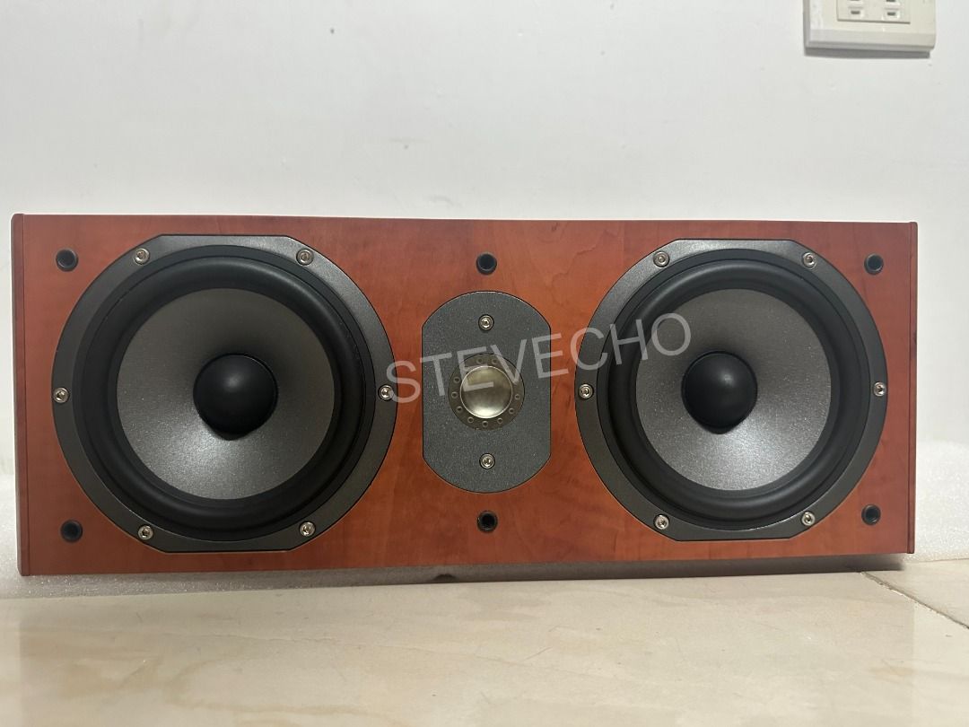 由 stevecho (刊登 ID 1367927470，圖片 1) 提交，位於 台中市 (Taichung) 的 法國 Focal JMlab CHORUS CC 70S 中置喇叭 音質很棒 二音路喇叭 法國製造 (類別：Soundbar、揚聲器、藍牙喇叭、耳擴)，說明：🎶 讓聲音成為主角！Focal JMlab CHORUS CC 70S 中置喇叭震撼登場！ 🎶 法國工藝 ✨ + 精準音場 🎯 = 影劇級聽覺饗宴！ 你正在打造家庭劇院？那中置喇叭絕不能馬虎！Focal CHORUS CC 70S，來自法國名廠 Focal JMlab，專為對話清晰度與細節還原而生。它不只是中置，它是你影音靈魂的核心。 🔊 核心特色： ✅ 三單體設計： 25mm 高音 + 雙 140mm 中音，層次細膩、空間感一流 ✅ 頻率響應寬廣： 65Hz – 28kHz，從低音轟鳴到高音穿透都游刃有餘 ✅ 靈敏度達 90dB，搭配一般擴大機就能輕鬆驅動 ✅ 電磁屏蔽設計，零干擾、零噪音，放心靠近電視擺放！