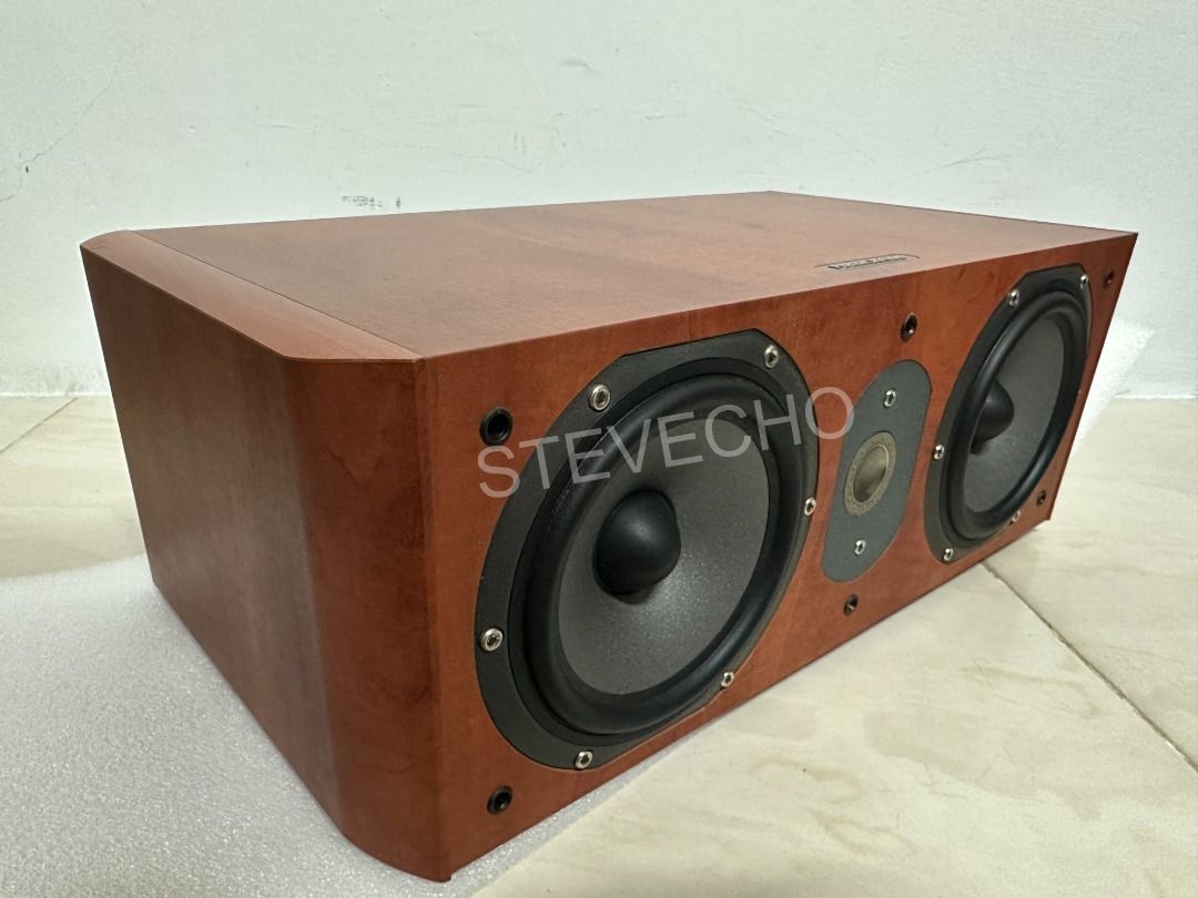 由 stevecho (刊登 ID 1367927470，圖片 3) 提交，位於 台中市 (Taichung) 的 法國 Focal JMlab CHORUS CC 70S 中置喇叭 音質很棒 二音路喇叭 法國製造 (類別：Soundbar、揚聲器、藍牙喇叭、耳擴)，說明：🎶 讓聲音成為主角！Focal JMlab CHORUS CC 70S 中置喇叭震撼登場！ 🎶 法國工藝 ✨ + 精準音場 🎯 = 影劇級聽覺饗宴！ 你正在打造家庭劇院？那中置喇叭絕不能馬虎！Focal CHORUS CC 70S，來自法國名廠 Focal JMlab，專為對話清晰度與細節還原而生。它不只是中置，它是你影音靈魂的核心。 🔊 核心特色： ✅ 三單體設計： 25mm 高音 + 雙 140mm 中音，層次細膩、空間感一流 ✅ 頻率響應寬廣： 65Hz – 28kHz，從低音轟鳴到高音穿透都游刃有餘 ✅ 靈敏度達 90dB，搭配一般擴大機就能輕鬆驅動 ✅ 電磁屏蔽設計，零干擾、零噪音，放心靠近電視擺放！
