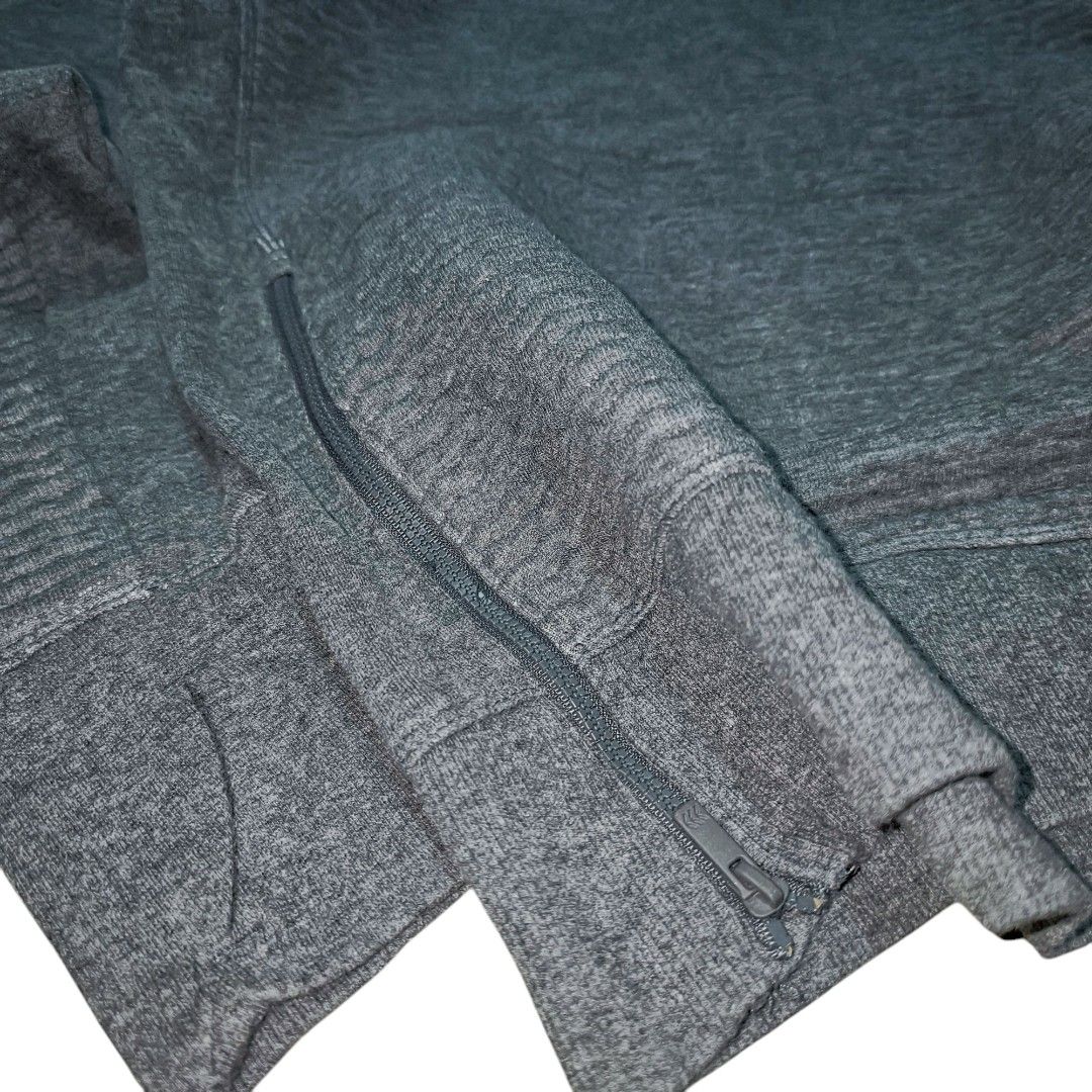 AllinMotion Jacket (Category: Coats, Jackets and Outerwear) located in Cavite. Submitted by blarix (Listing ID 1367354560, Image 3). Description: - Super comfty sootin 🥰 - Very soft - 24-inch Length - 22-inch Width - 23-inch Sleeve.