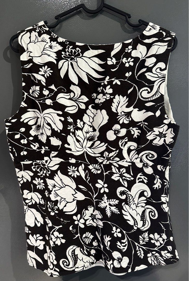 Ann Taylor B&W Blouse (Category: Blouses) located in Makati City. Submitted by balaig (Listing ID 1367923717, Image 2). Description: .