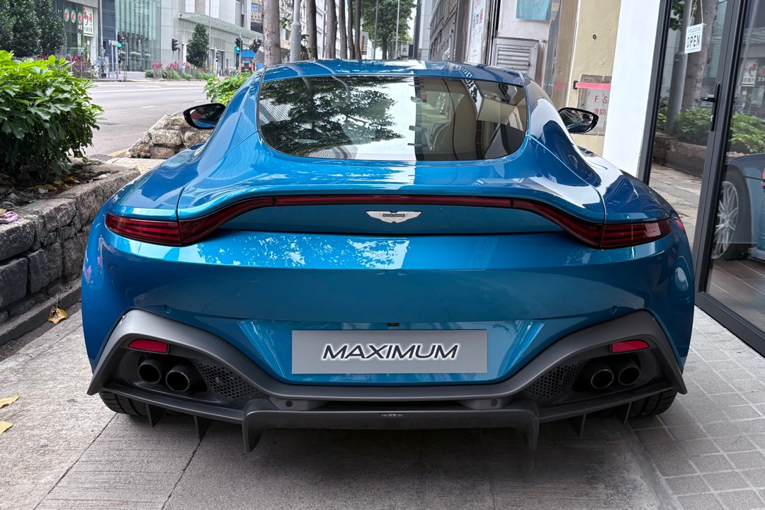 Aston Martin Vantage V8 Auto62864836835713111