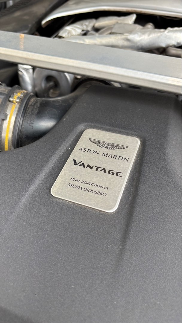 Aston Martin Vantage V8 Auto62864836835713113
