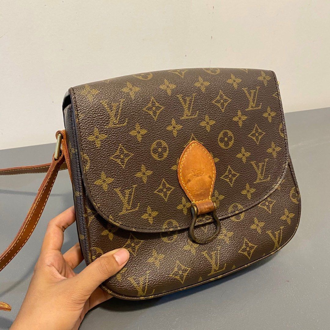 Authentic Lv St. Cloud MM (Category: Luxury Bags & Wallets) located in Quezon City. Submitted by jhaediah (Listing ID 1367877120, Image 2). Description: Super murang St. Cloud MM sobrang ganda pa ng vachetta lalo na sa strap.