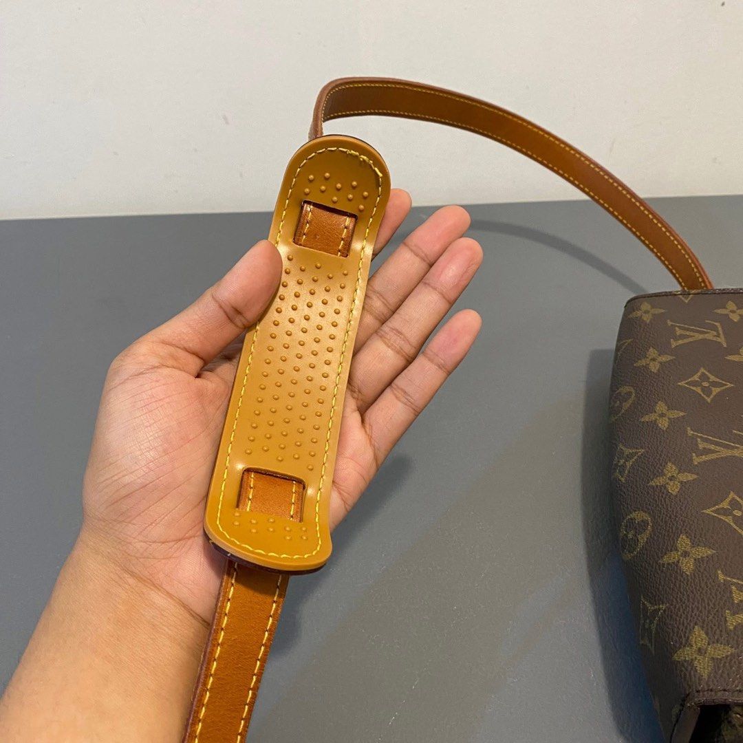 Authentic Lv St. Cloud MM (Category: Luxury Bags & Wallets) located in Quezon City. Submitted by jhaediah (Listing ID 1367877120, Image 3). Description: Super murang St. Cloud MM sobrang ganda pa ng vachetta lalo na sa strap.