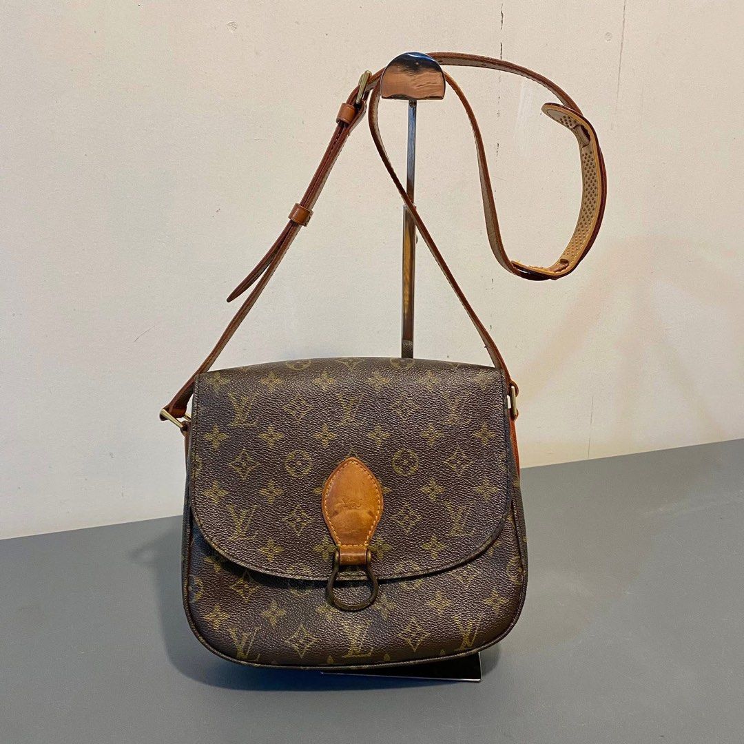 Authentic Lv St. Cloud MM (Category: Luxury Bags & Wallets) located in Quezon City. Submitted by jhaediah (Listing ID 1367877120, Image 1). Description: Super murang St. Cloud MM sobrang ganda pa ng vachetta lalo na sa strap.