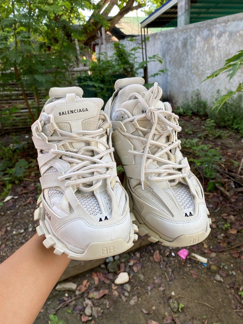 Balenciaga track (Category: Sneakers) located in Iloilo. Submitted by resellmpg (Listing ID 1367875715, Image 1). Description: Size 44 28cm 10us mens Direct message .