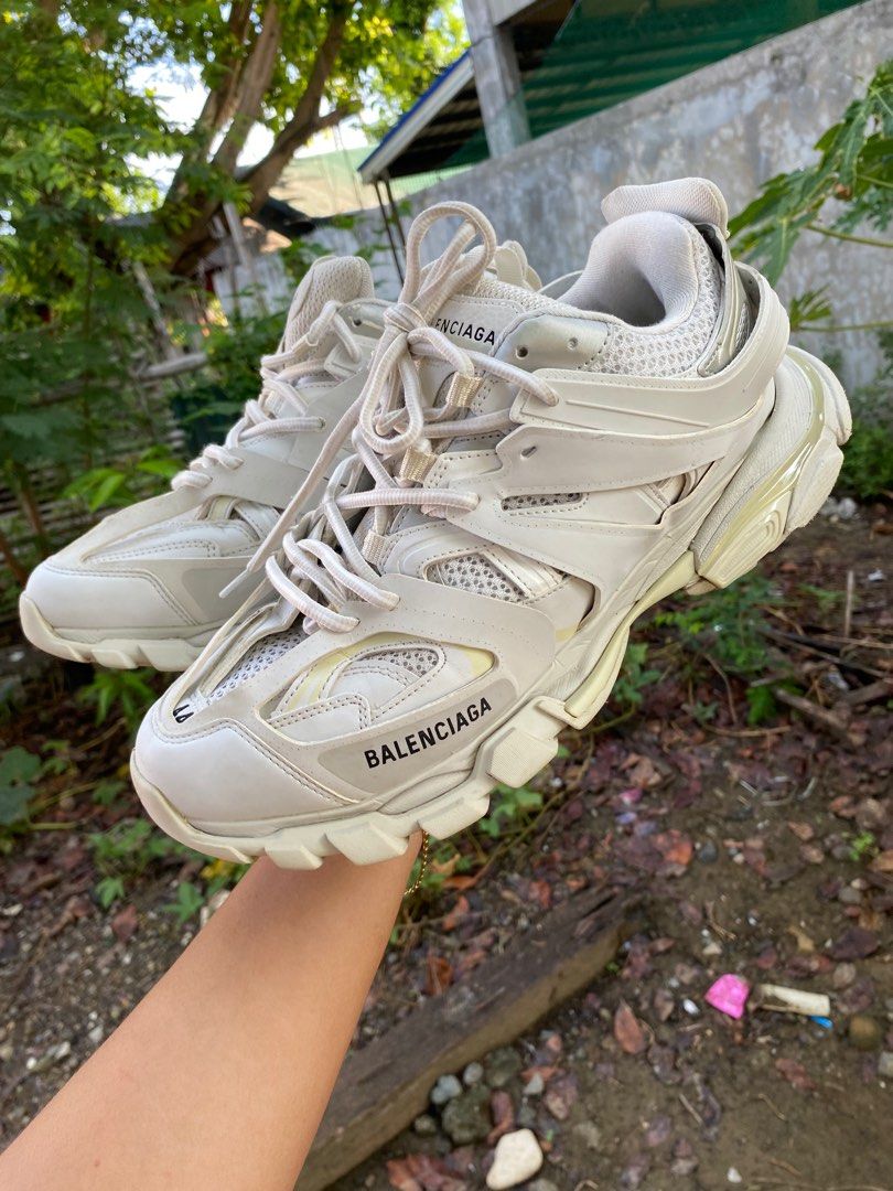 Balenciaga track (Category: Sneakers) located in Iloilo. Submitted by resellmpg (Listing ID 1367875715, Image 2). Description: Size 44 28cm 10us mens Direct message .