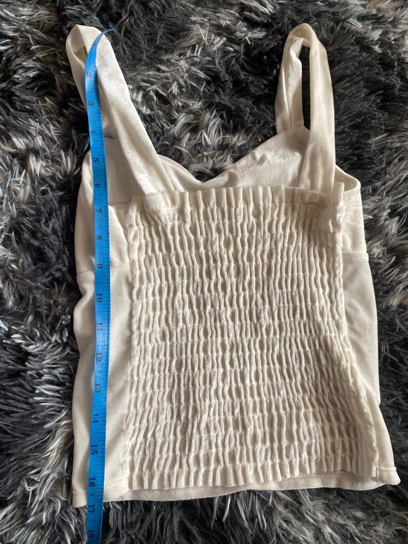 Basic Top (Category: Others Tops) located in Quezon City. Submitted by mdjeee (Listing ID 1367947715, Image 3). Description: Decluttering, barely used.