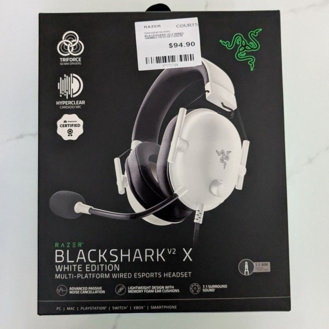 Blackshark v2 wired white headset razer (Category: Headphones & Headsets) located in Singapore. Submitted by oceanicdreams (Listing ID 1367867636, Image 1). Description: brand new as seen.