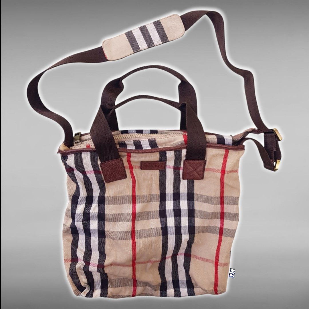 Burberry Blue Label Sling bag (Category: Luxury Bags & Wallets) located in Nabua. Submitted by i.nixie (Listing ID 1367892508, Image 1). Description: PM sa details and issues.
