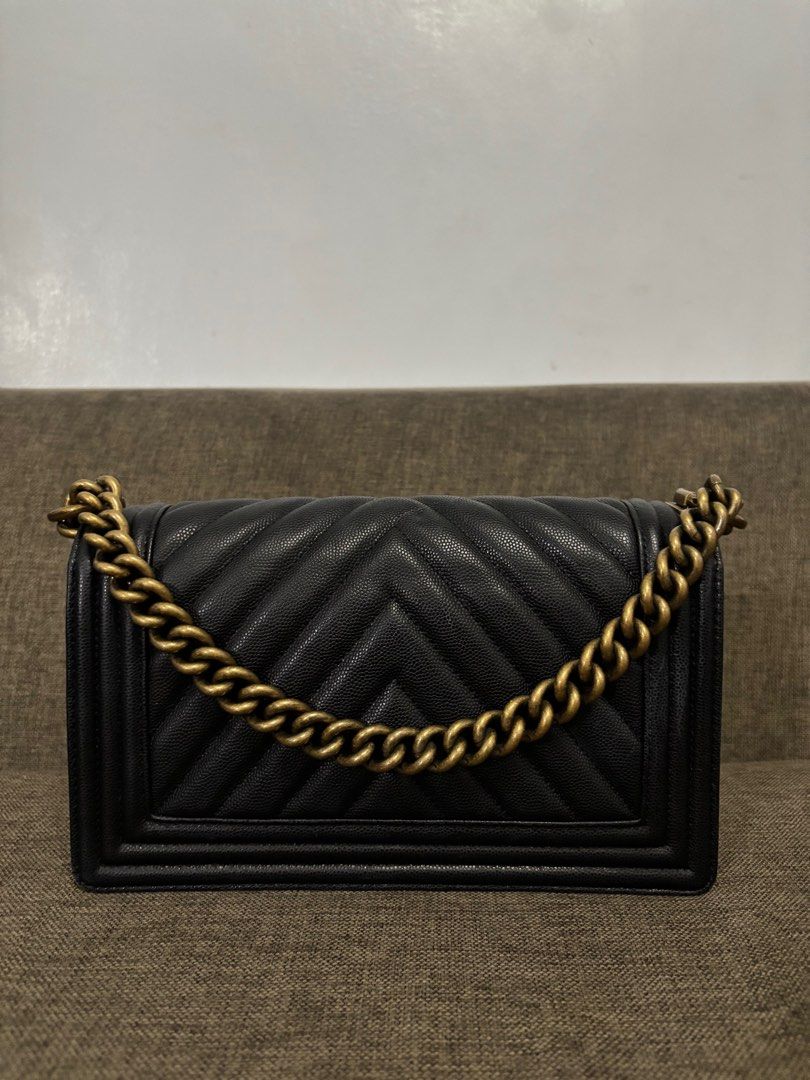 CHANEL LE BOY CAVIAR GHW (Category: Luxury Bags & Wallets) located in San Fernando. Submitted by Bagstatic_luxuries (Listing ID 1367963194, Image 3). Description: Will never go wrong with chanel boy 🤩🤩 With original dustbag Japan sourced 🇯🇵.