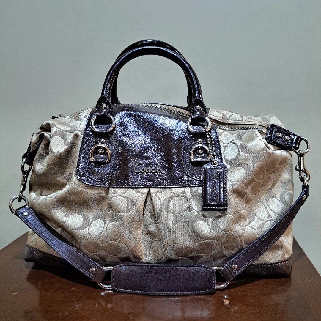 Coach Ashley Coach Signature (Category: Shoulder Bags) located in Quezon City. Submitted by lixire (Listing ID 1367981634, Image 2). Description: Coach Ashley Coach Signature Model Like New Complete with dustbag P3,500 Cubao loc.